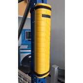 Le PLASTROCHOC est une protection en PEHD qui se fixe directement sur le montant d'échelle à protéger grâce à deux colliers nylon. Il existe 4 références différentes selon la largeur du montant à protéger.