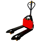 Le transpalette électrique fourches courtes est une innovation sur le marché car il combine le fonctionnement électrique et les fourches courtes pour une bonne maniabilité même en espaces restreints.